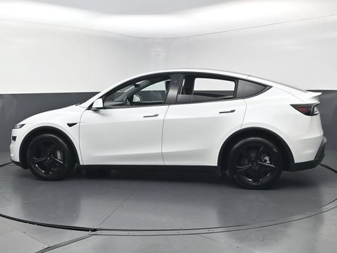 Used 2026 Tesla Model Y AWD image 7