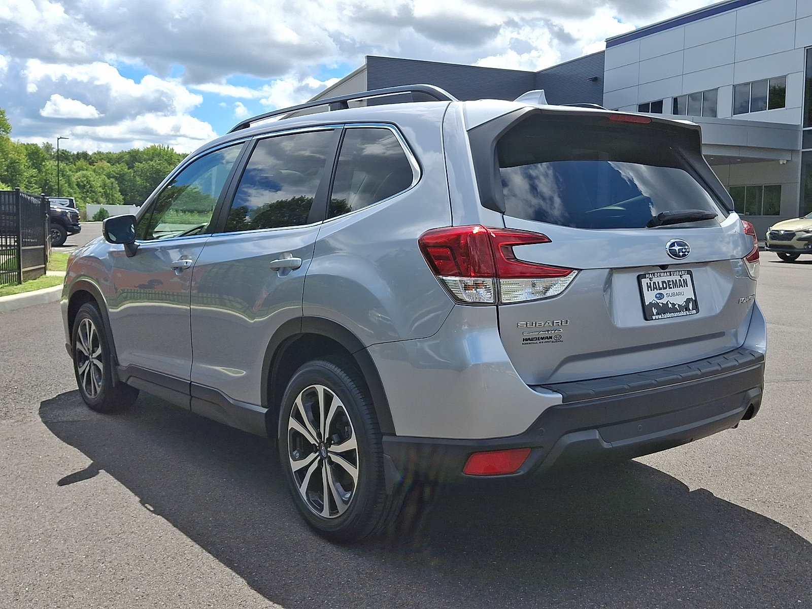 Used 2020 Subaru Forester Limited AWD/4WD image 5