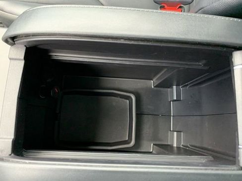 Used 2023 Toyota Highlander XLE image 24