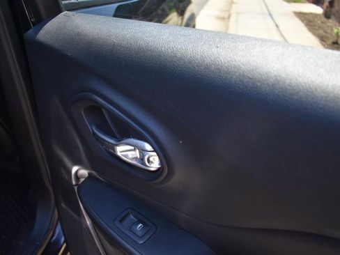 Used 2022 Jeep Cherokee Trailhawk image 26