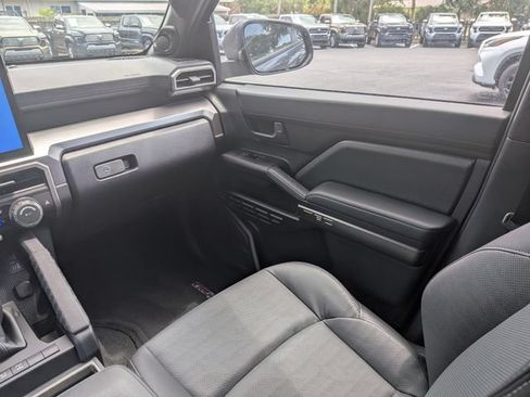 Used 2025 Toyota 4Runner TRD Off-Road Premium AWD/4WD image 17