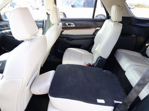 Used 2018 Ford Explorer Platinum image 13