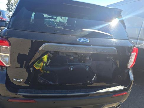 Used 2022 Ford Explorer XLT w/ Equipment Group 202A image 5