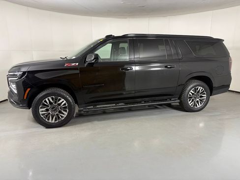Used 2025 Chevrolet Suburban Z71 AWD/4WD image 5