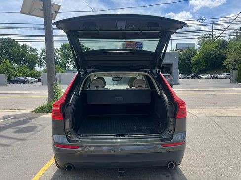 Used 2018 Volvo XC60 T6 Momentum w/ Convenience Package AWD/4WD image 9