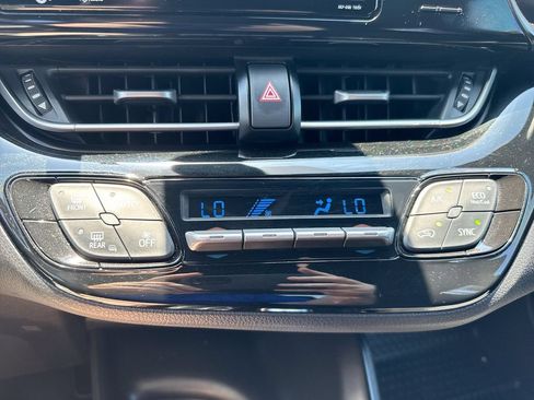 Used 2018 Toyota C-HR XLE FWD image 16