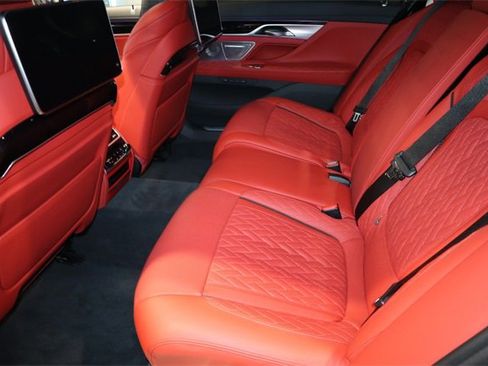 Certified 2022 BMW ALPINA B7 xDrive w/ Luxury Rear Seating Package image 23