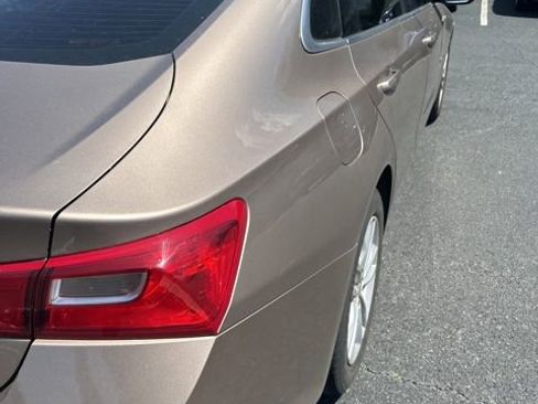 Used 2018 Chevrolet Malibu LT image 6