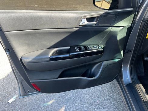 Used 2018 Kia Sportage EX image 11