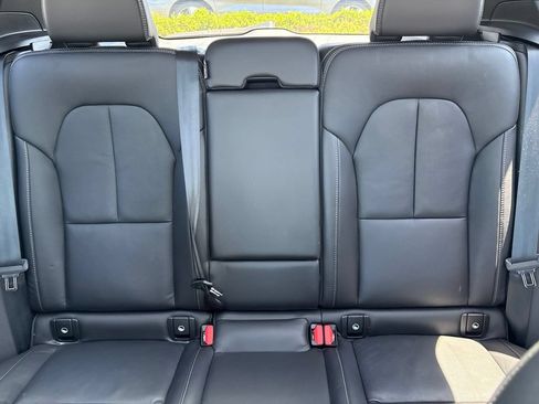Certified 2023 Volvo XC40 B5 Plus w/ Driver Assist Package AWD/4WD image 28