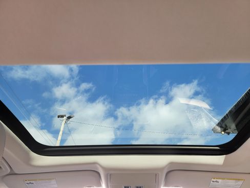 Used 2017 Jaguar XE Prestige image 40