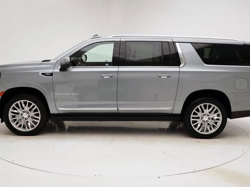 Used 2024 GMC Yukon XL Denali image 7