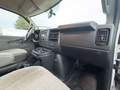 Used 2019 Chevrolet Express 2500 image 18