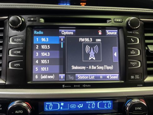 Used 2019 Toyota Highlander SE w/ Nightshade Edition AWD/4WD image 20