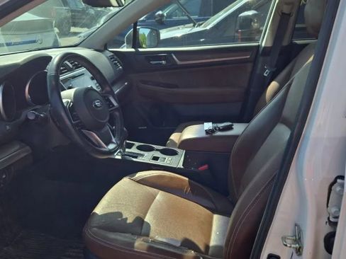 Used 2018 Subaru Outback 3.6R Touring w/ Popular Package #3 AWD/4WD image 4