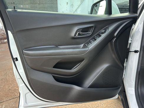 Used 2022 Chevrolet Trax LT w/ Driver Confidence Package image 15