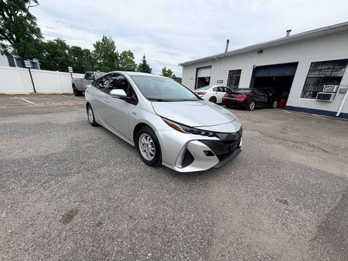 Used 2020 Toyota Prius Prime XLE FWD image 17