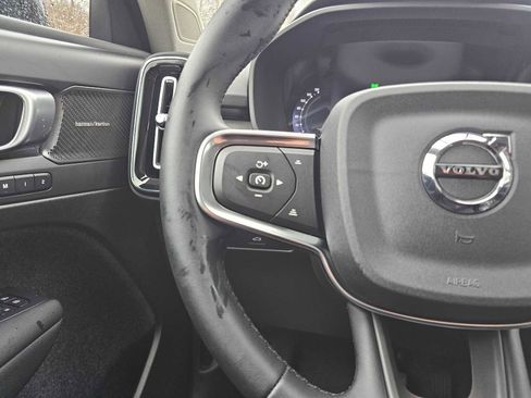 Used 2025 Volvo XC40 B5 Ultra w/ Protection Package Premier image 34