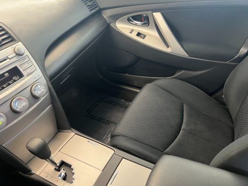 Used 2010 Toyota Camry LE FWD image 21
