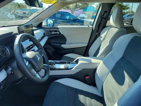 Used 2025 Mitsubishi Outlander SE image 20