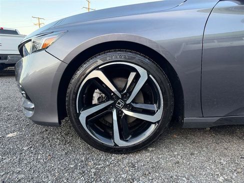 Used 2018 Honda Accord Sport image 9