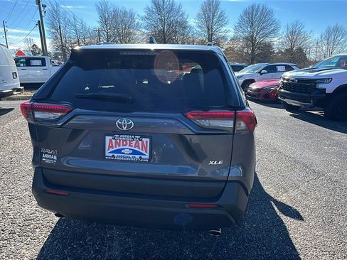Used 2020 Toyota RAV4 XLE Premium image 6