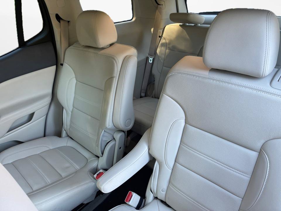 Used 2023 GMC Acadia Denali w/ Denali Ultimate Package FWD image 12