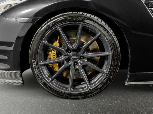 Used 2015 Nissan GT-R Black Edition image 19