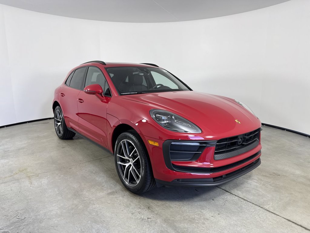 Certified 2025 Porsche Macan AWD/4WD image 9