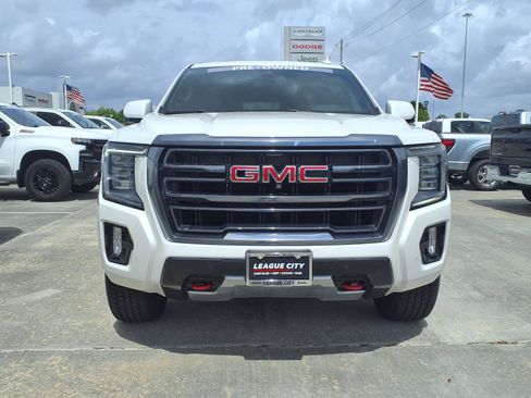 Used 2022 GMC Yukon AT4 w/ Technology Package AWD/4WD image 5