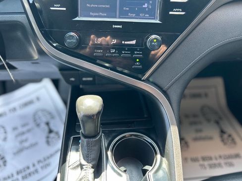 Used 2020 Toyota Camry SE w/ Carpet Mat Package image 14