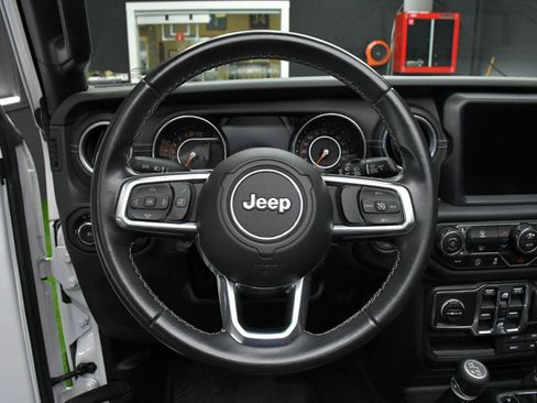 Used 2018 Jeep Wrangler Unlimited Sahara AWD/4WD image 21