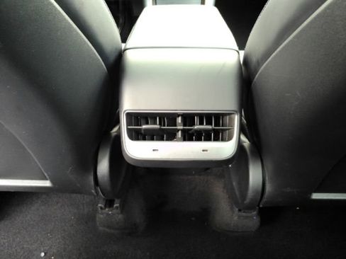 Used 2021 Tesla Model Y Long Range AWD/4WD image 30