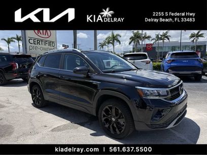 Used 2023 Volkswagen Taos SE w/ Panoramic Sunroof Package