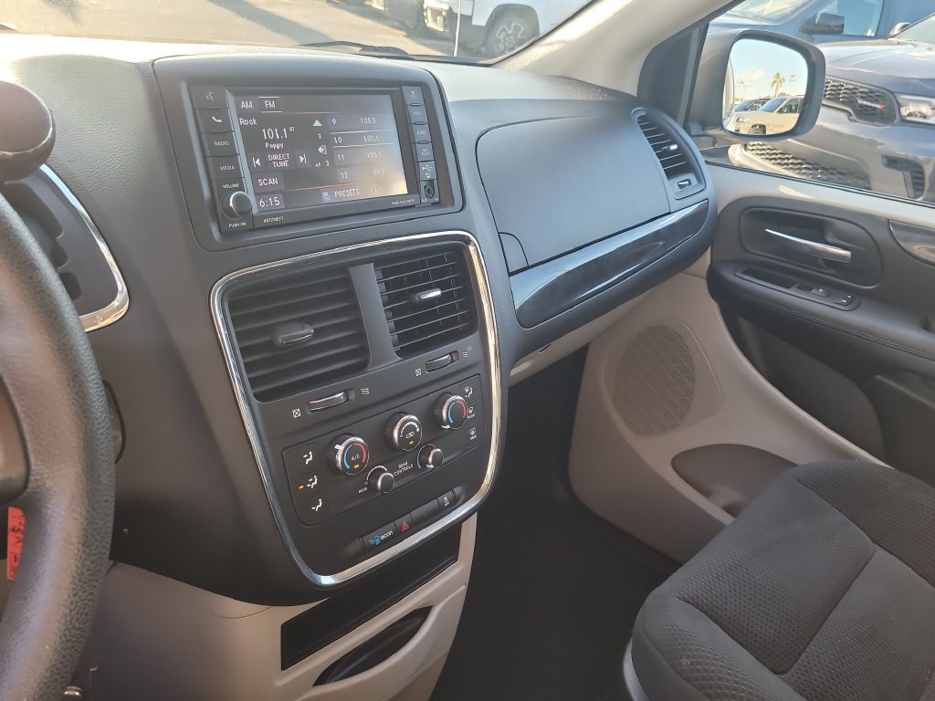 Used 2019 Dodge Grand Caravan SE FWD image 18