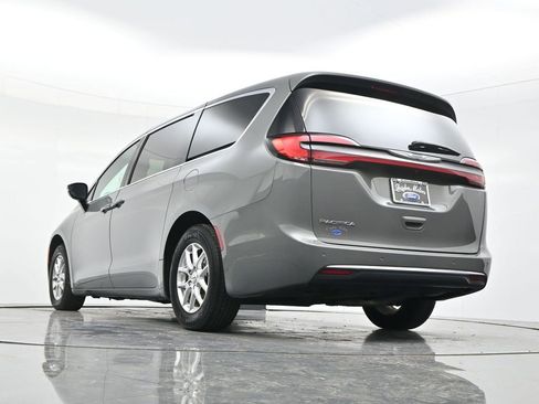 Used 2025 Chrysler Pacifica Select FWD image 49