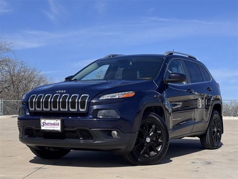 Used 2016 Jeep Cherokee Latitude w/ Cold Weather Group image 2