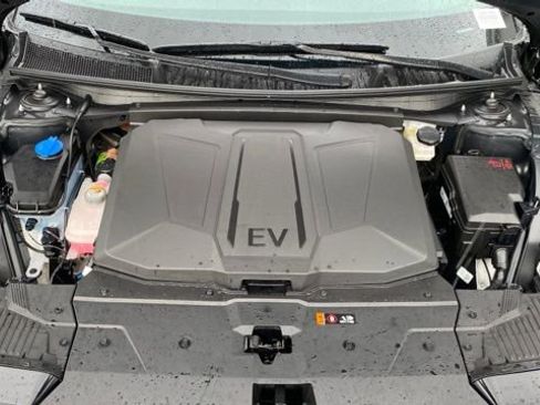 Used 2025 Hyundai Ioniq 5 SE image 8