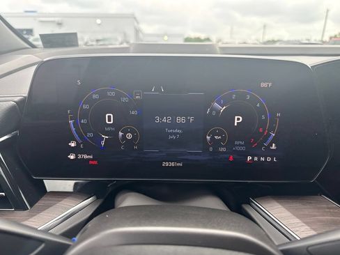Used 2025 Chevrolet Suburban Premier RWD image 7