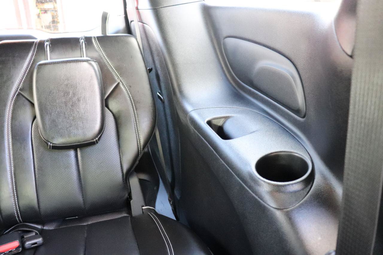 Used 2027 Chrysler Pacifica Select FWD image 26