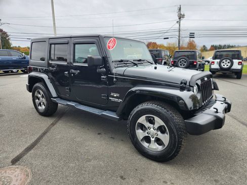 Used 2017 Jeep Wrangler Unlimited Sahara w/ Connectivity Group image 21