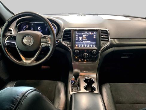 Used 2018 Jeep Grand Cherokee Altitude RWD image 16