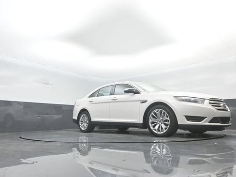 Used 2018 Ford Taurus Limited FWD image 35