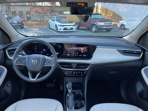 Used 2025 Buick Encore GX Avenir w/ Avenir Technology Package image 8