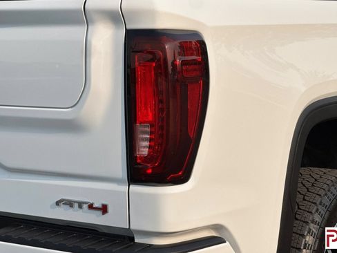 Used 2025 GMC Sierra 1500 AT4 w/ Technology Package AWD/4WD image 32