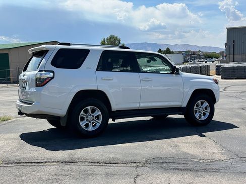 Used 2020 Toyota 4Runner SR5 AWD/4WD image 11