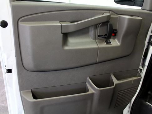 Used 2020 GMC Savana 3500 LT w/ LT Preferred Equipment Group image 18