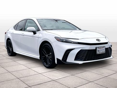 Used 2025 Toyota Camry SE w/ Convenience Package AWD/4WD image 2