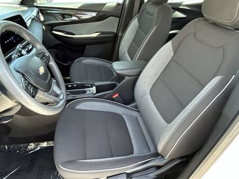 Used 2025 Chevrolet TrailBlazer LS FWD image 18