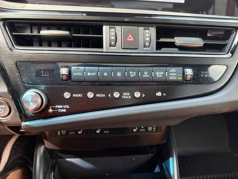 Used 2025 Lexus ES 300h w/ Premium Package FWD image 28